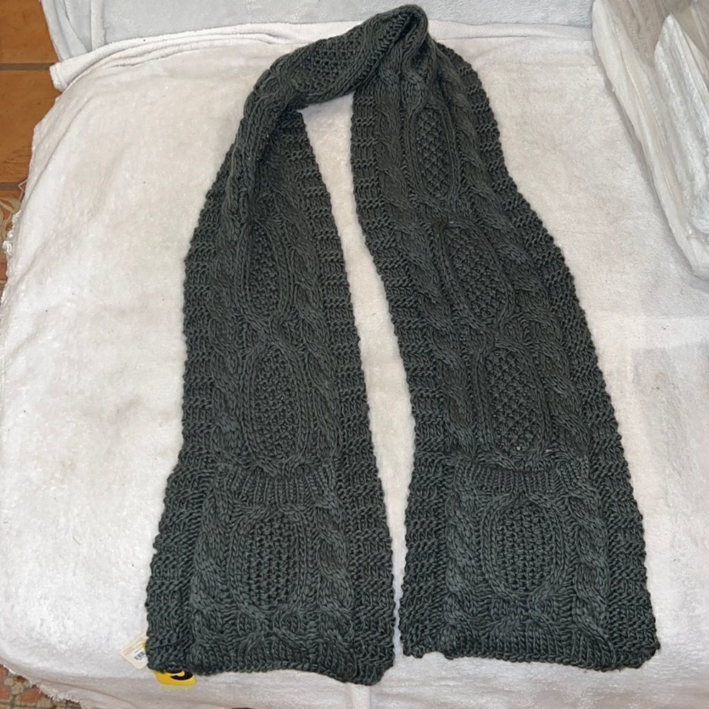 Gray scarf with pockets new with tags